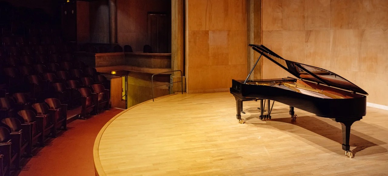 RILEY | DESSNER | CHOSTAKOVITCH - Arrière-plan