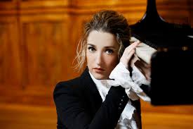 Laure Favre-Kahn